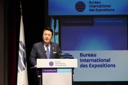 The President of the Republic of Korea, Yoon Suk Yeol, addressing the 172nd General Assembly of the BIE to promote the candidature to organise World Expo 2030 in Busan